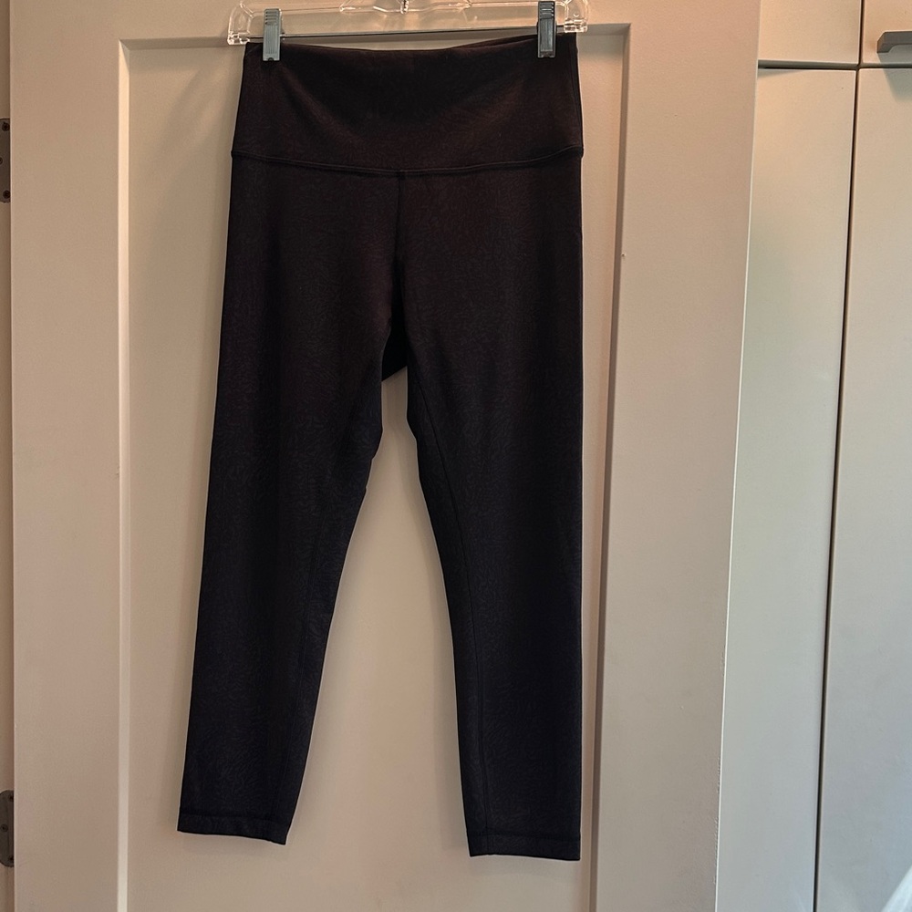 Lululemon Women’s Black Pattern Wunder Train High Rise Cropped Leggings Sz 8 EUC